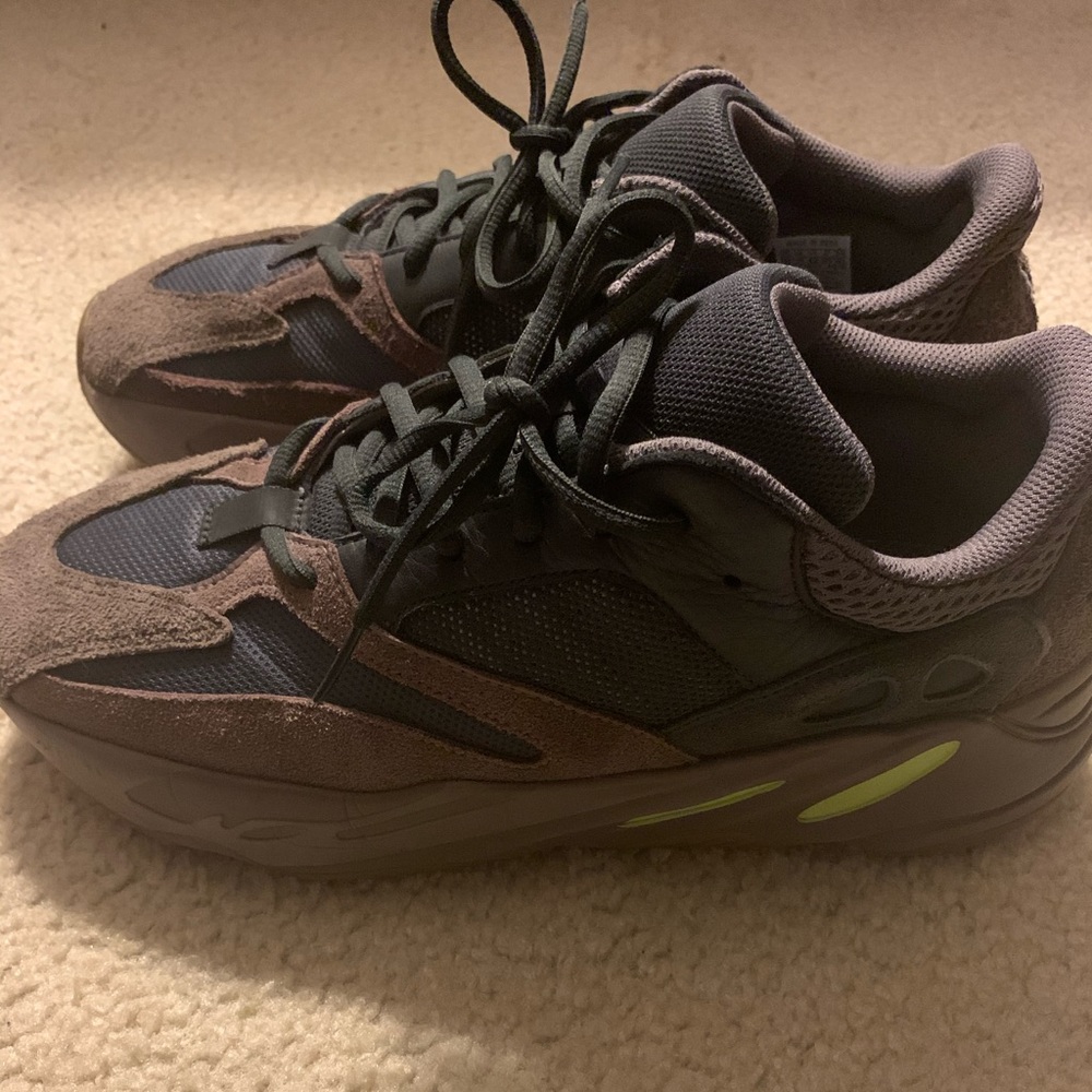 Yeezy 700 “Muave”